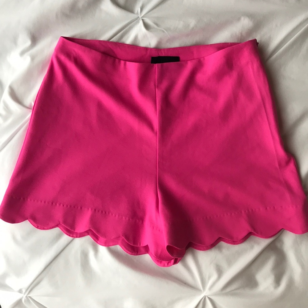 Lumiere hot pink ruffle shorts - size medium!